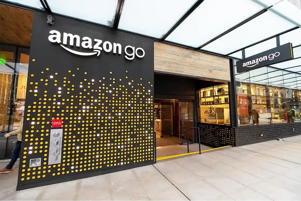 Amazon Go è una strategia innovativa ideata per aumentare le vendite retail. Il primo store online sperimenta nuove tecnologie ed applica con continuità nuove strategie per migliorare l'esperienza di acquisto dei clienti e stimolare le vendite.