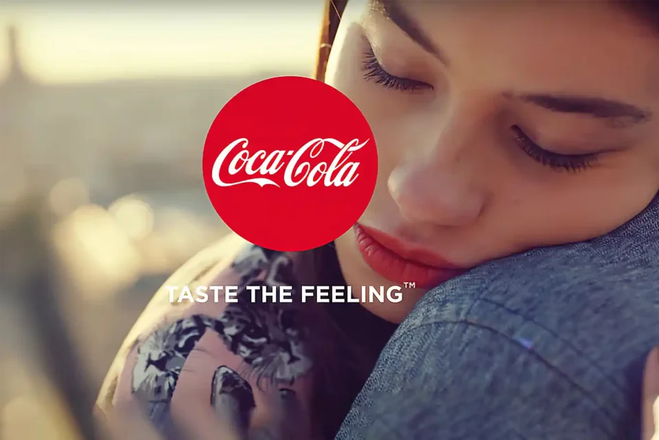 sCoca-Cola nella campagna pubblicitaria "Taste the Feeling", ha utilizzato la sinestesia emotiva con una serie di immagini e suoni ideati per evocare il sapore della Coca-Cola.
